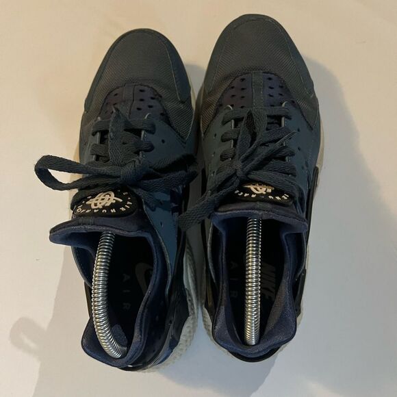 Nike Air Huarache Run SE' Metallic Hemattite/Black/Dark Grey - Picture 3 of 8